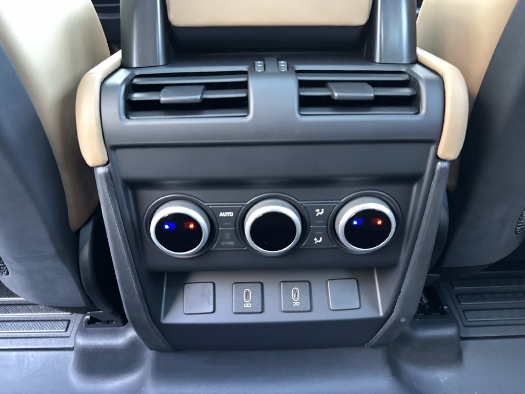 New 2026 Land Rover Defender 110 X-Dynamic SE AWD/4WD image 16