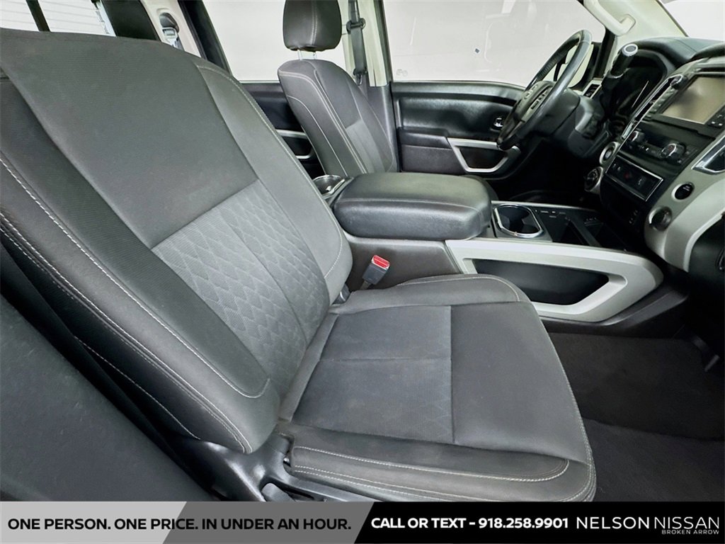 Used 2017 Nissan Titan SV image 28