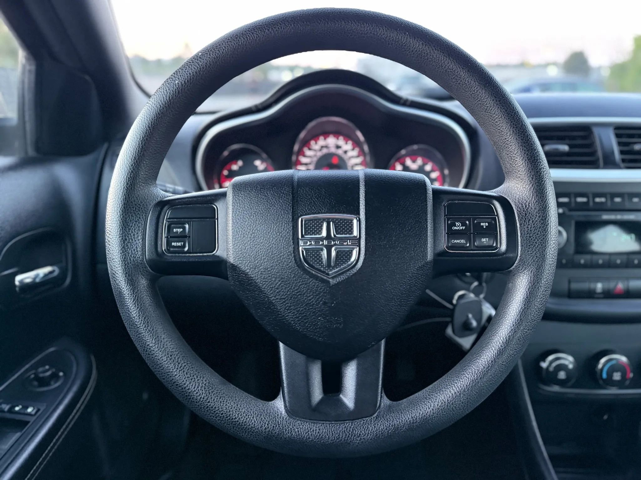 Used 2013 Dodge Avenger SE image 23