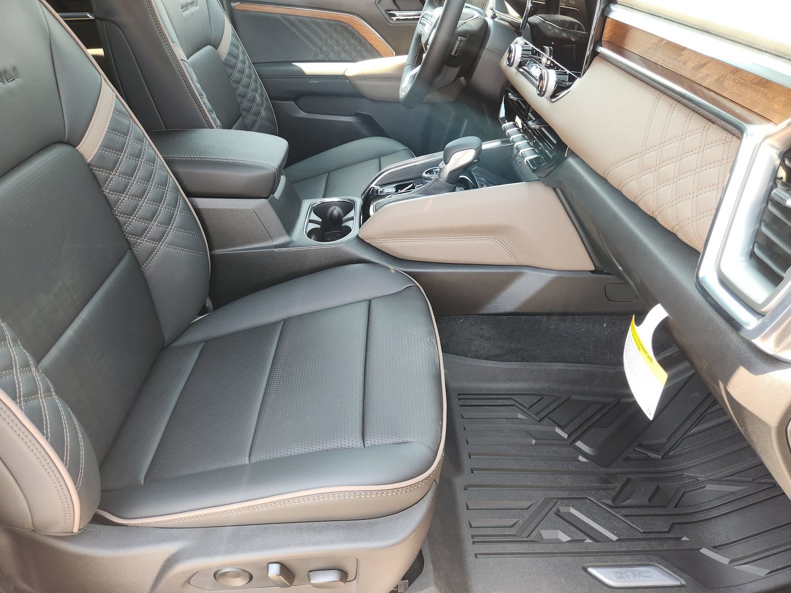 New 2026 GMC Canyon Denali AWD/4WD image 17