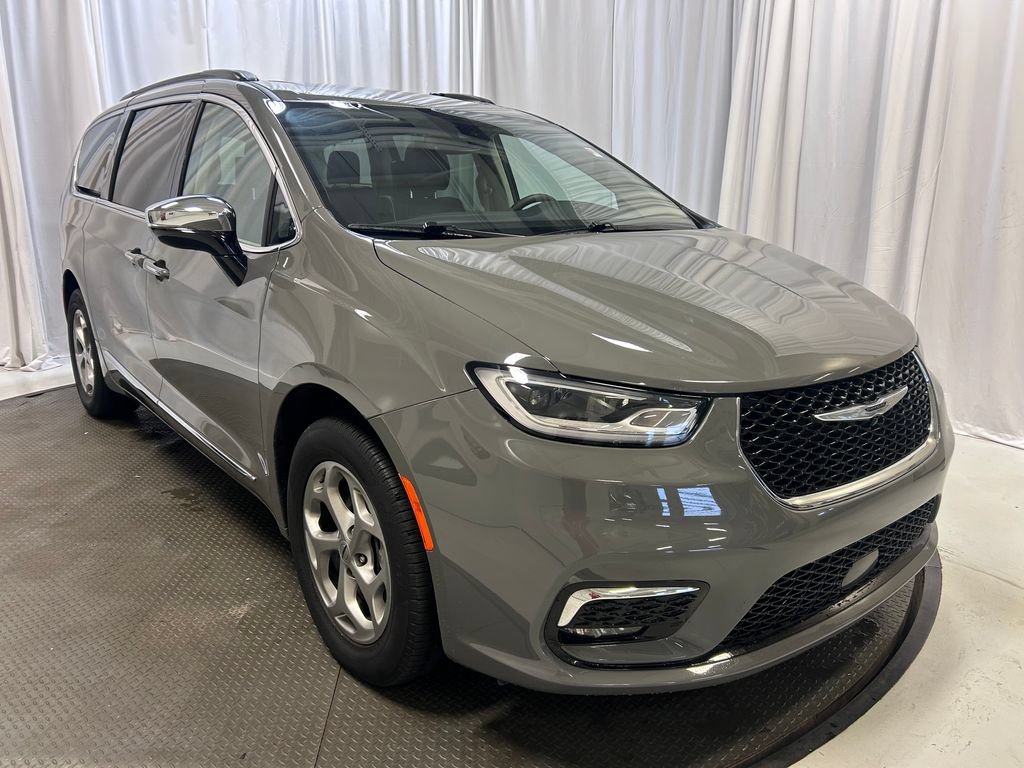 Used 2023 Chrysler Pacifica Limited w/ Uconnect Theater Family Group AWD/4WD image 26