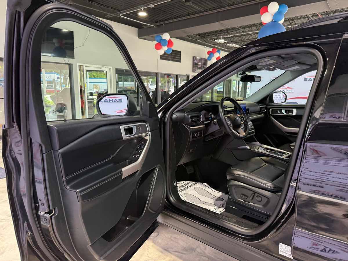 Used 2023 Ford Explorer XLT w/ Equipment Group 202A AWD/4WD image 27