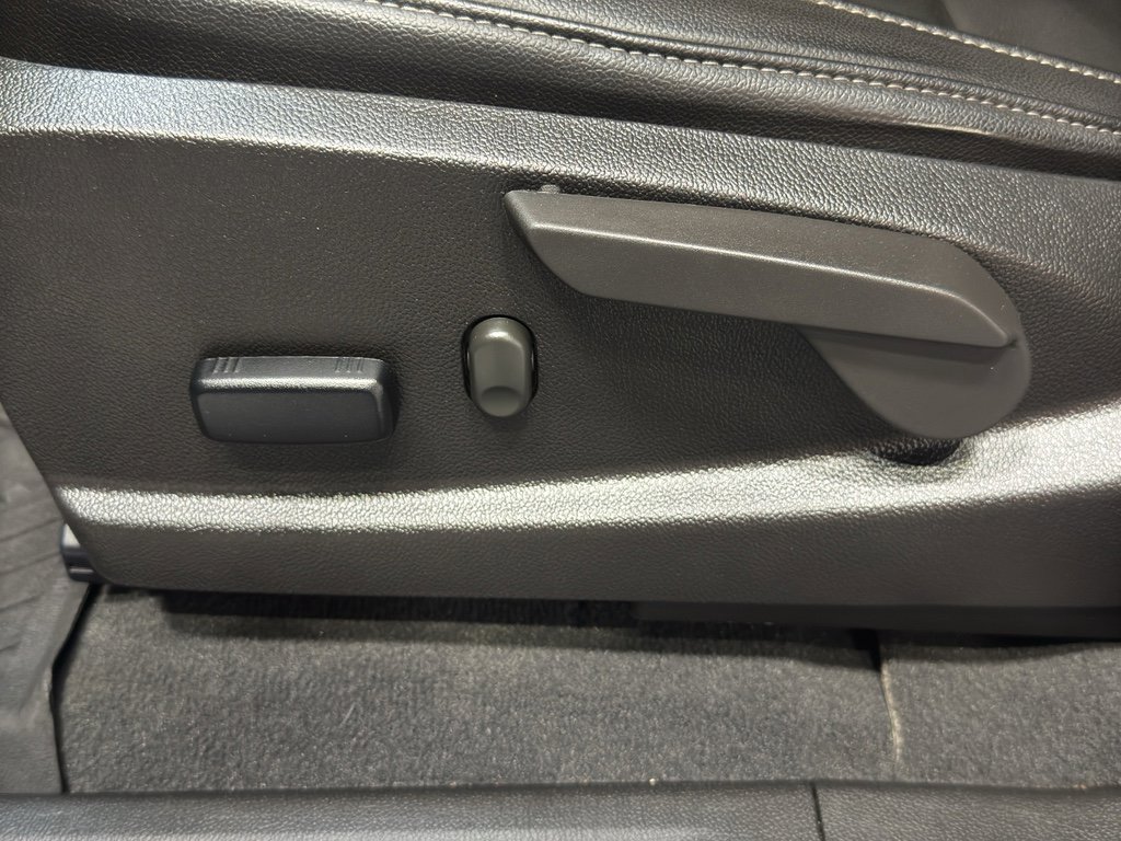 Used 2022 GMC Canyon Elevation w/ Elevation Premium Package image 17