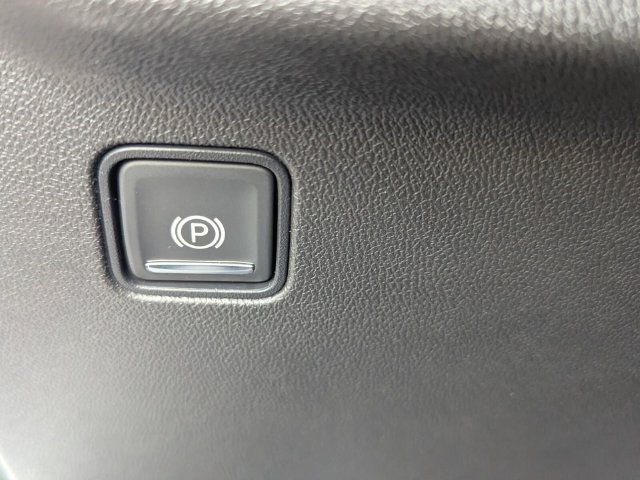 Used 2022 GMC Terrain SLT w/ Tech Package FWD image 13