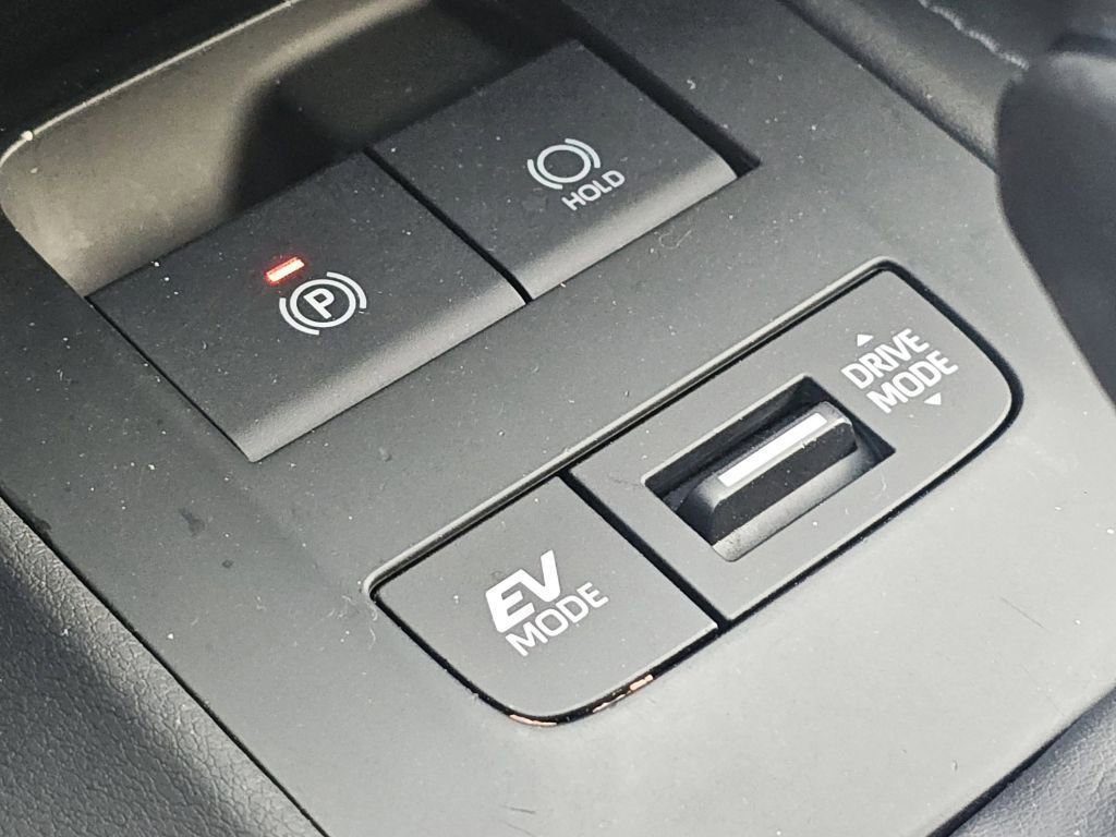 Used 2024 Toyota Venza LE image 9