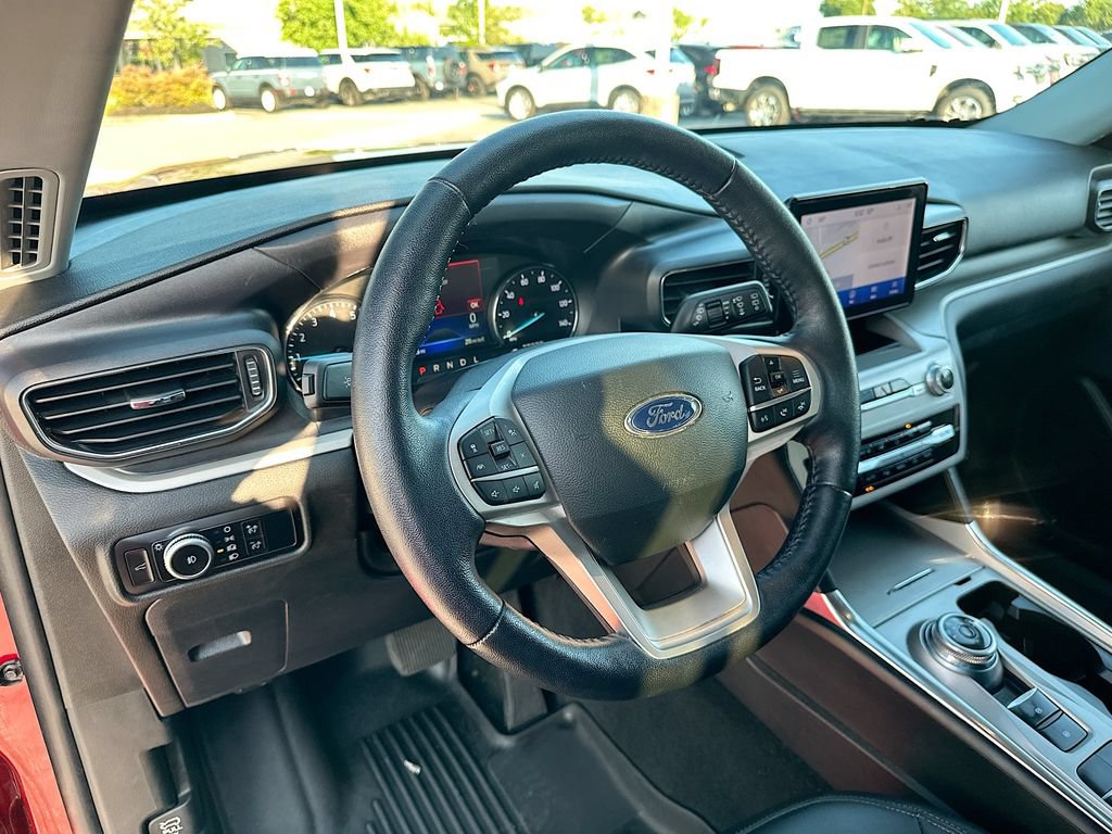 Certified 2023 Ford Explorer XLT w/ Equipment Group 202A RWD image 10