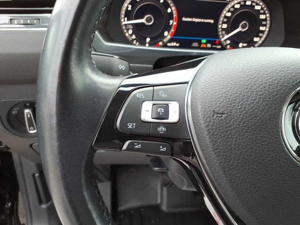 Used 2019 Volkswagen Tiguan SEL Premium image 16