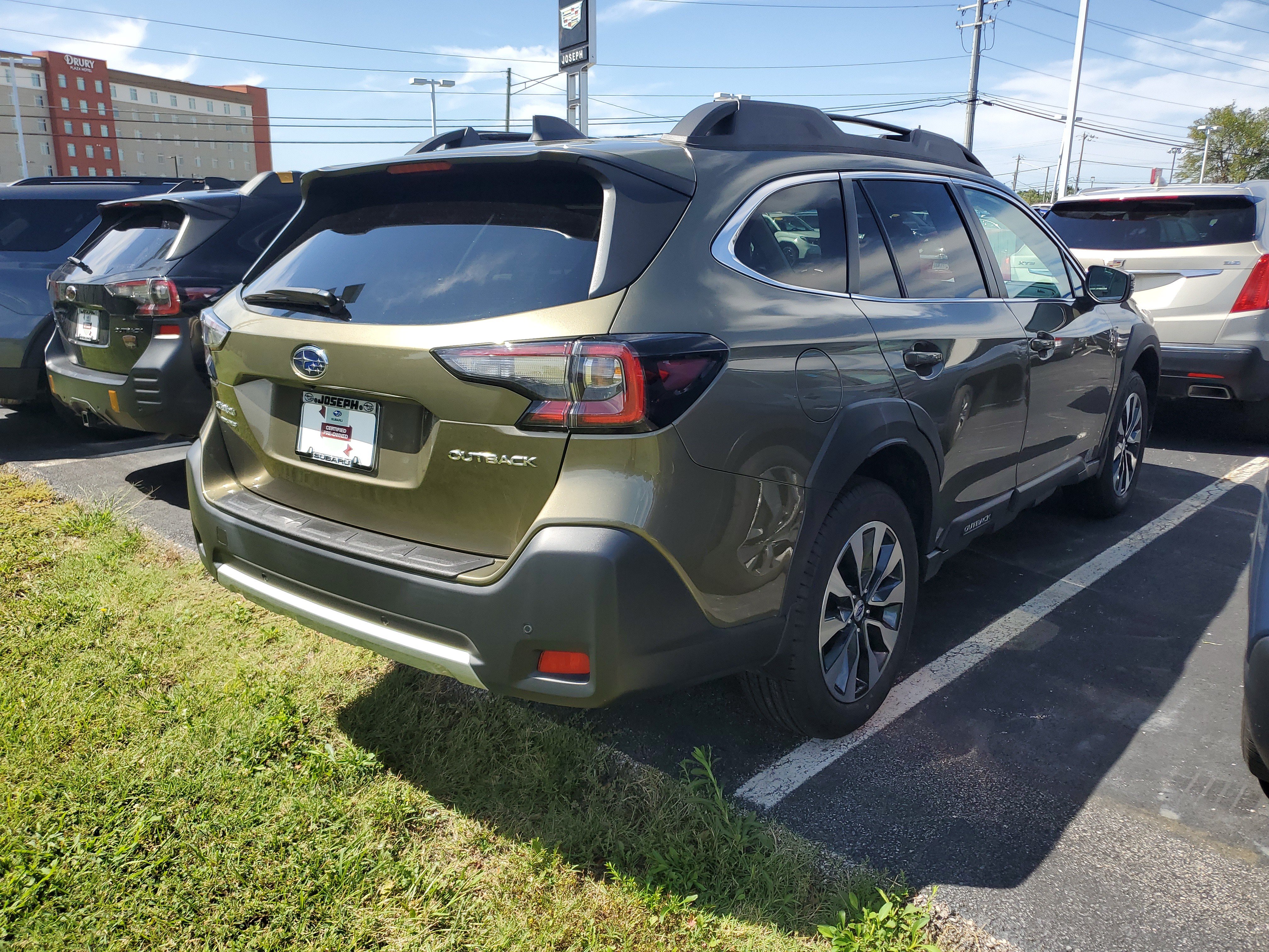 Certified 2024 Subaru Outback Limited AWD/4WD image 3