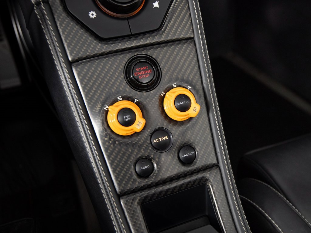 Used 2016 McLaren 675LT Spider image 25