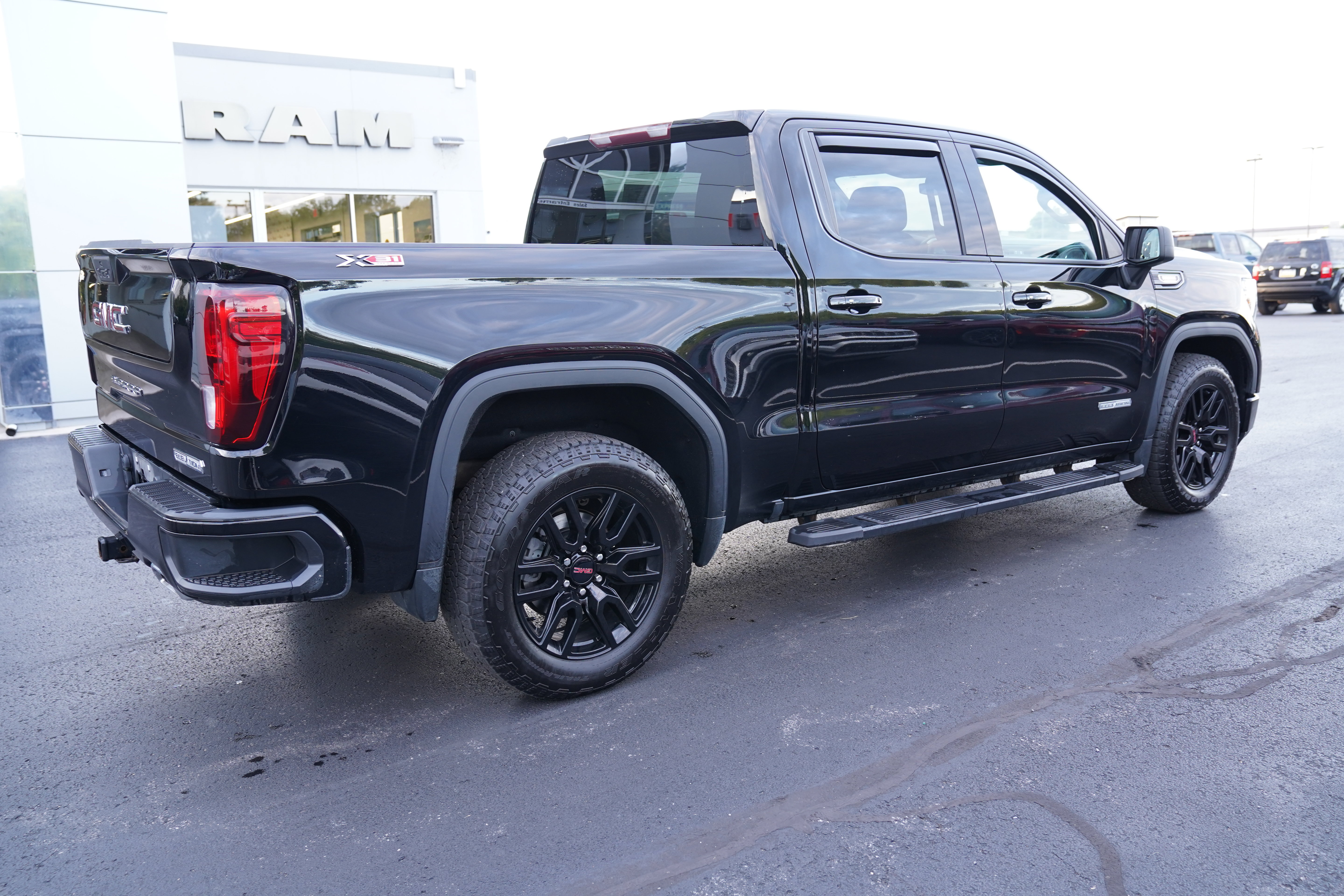 Used 2021 GMC Sierra 1500 Elevation w/ X31 Off-Road Package AWD/4WD image 3