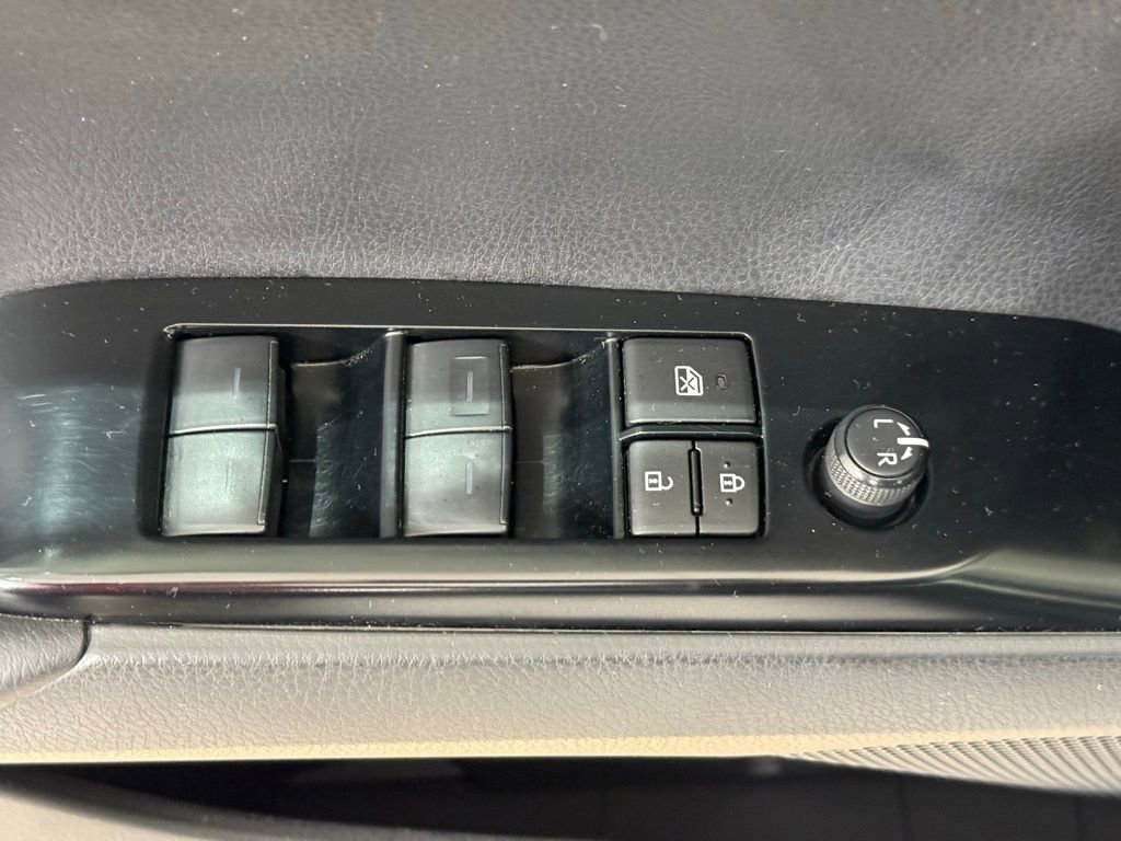 Certified 2025 Toyota Camry SE FWD image 15