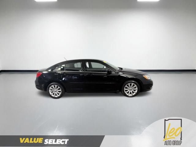 Used 2014 Chrysler 200 Touring FWD image 6