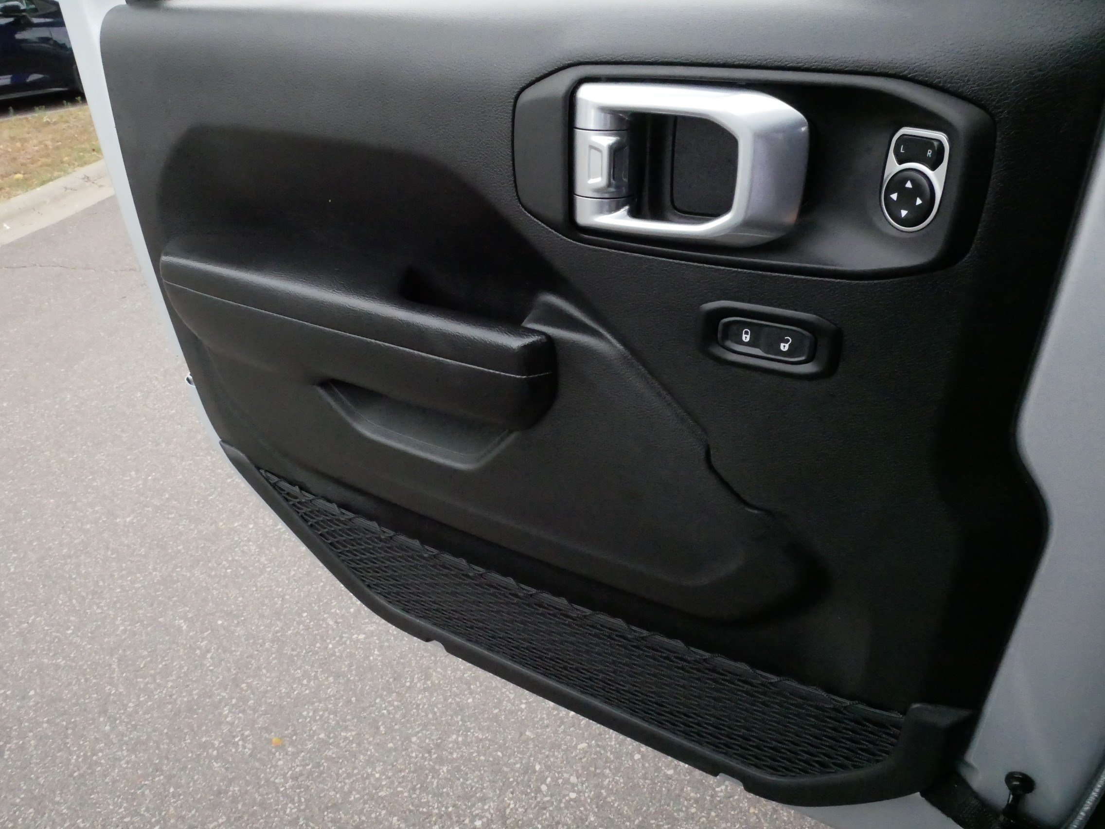 Used 2024 Jeep Wrangler Unlimited Sport AWD/4WD image 28