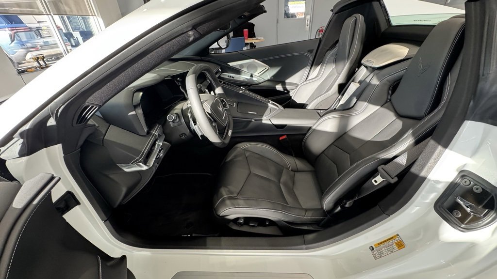Used 2025 Chevrolet Corvette Z06 image 8