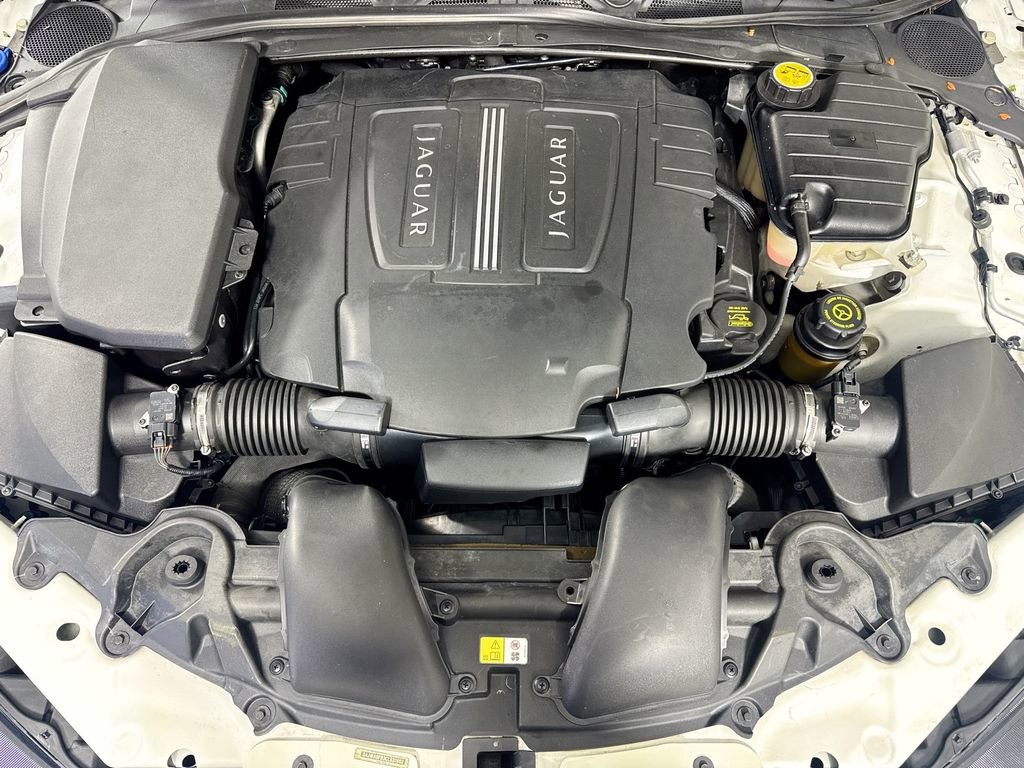 Used 2012 Jaguar XF image 35