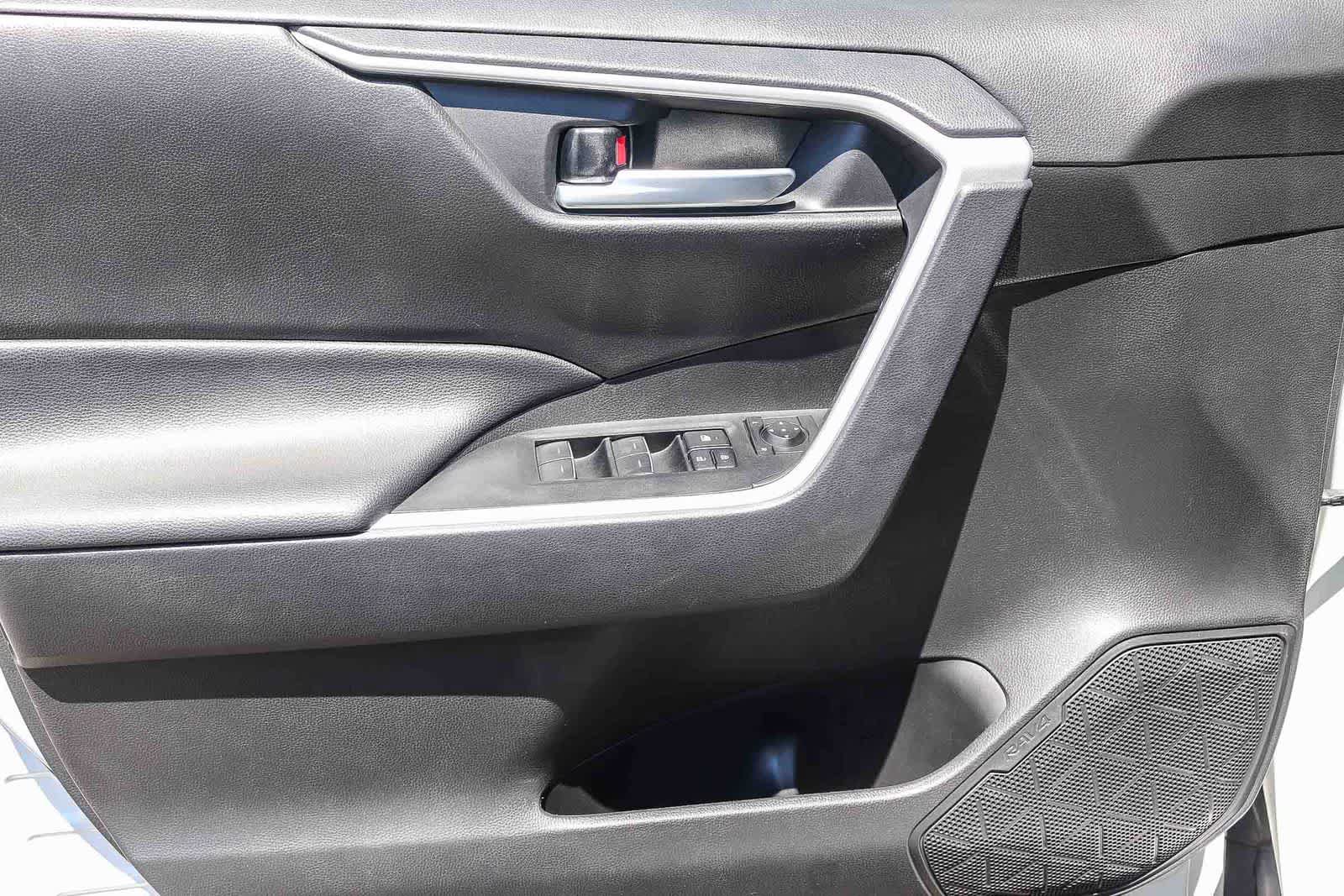 Used 2025 Toyota RAV4 XLE FWD image 19