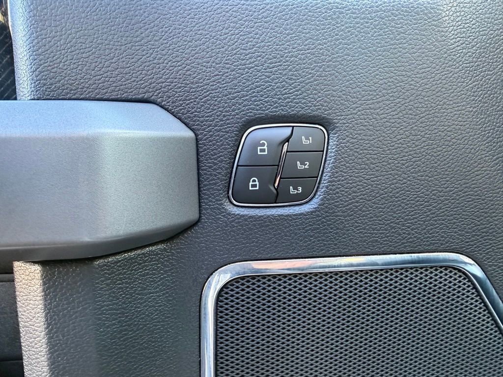 Used 2022 Ford F450 Platinum w/ FX4 Off-Road Package image 10