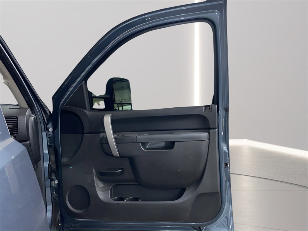 Used 2010 Chevrolet Silverado 2500 LT w/ Interior Plus Package image 12