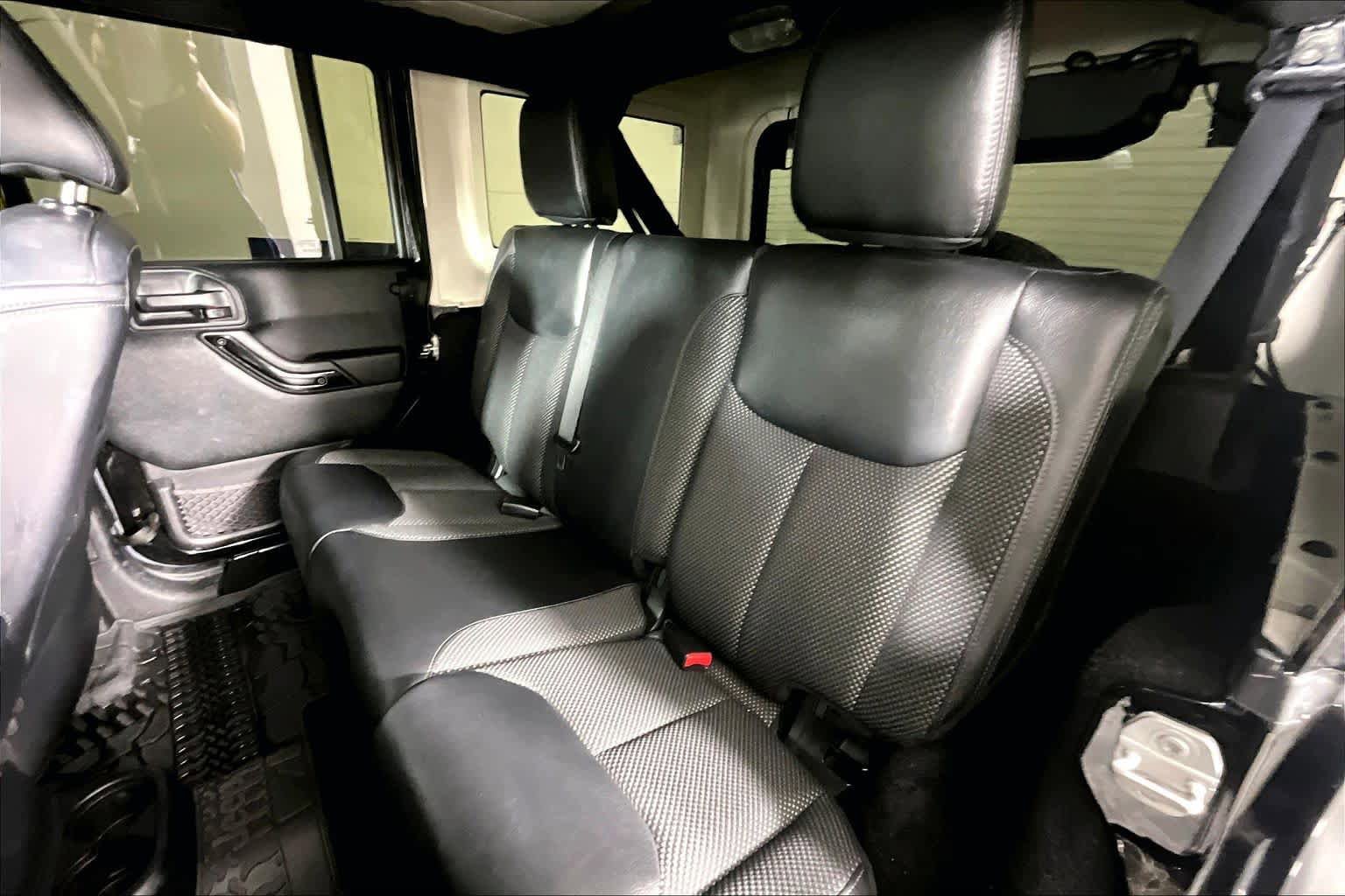 Used 2016 Jeep Wrangler Unlimited Sahara AWD/4WD image 18