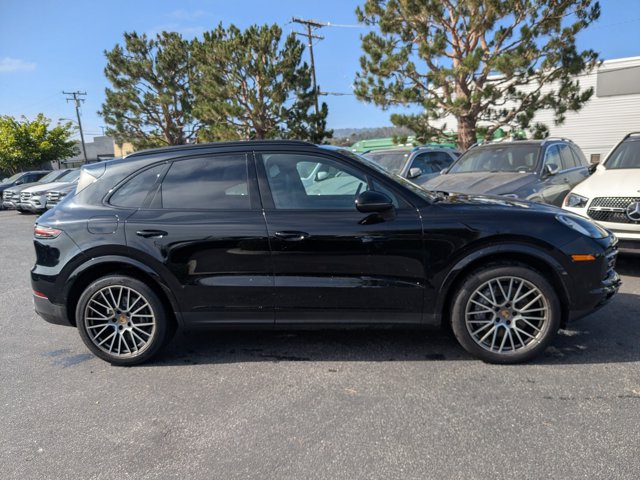 Used 2023 Porsche Cayenne Platinum Edition AWD/4WD image 4