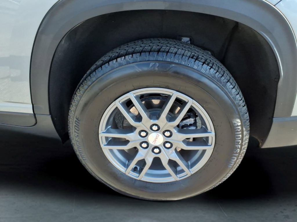 Used 2025 GMC Acadia Elevation FWD image 13