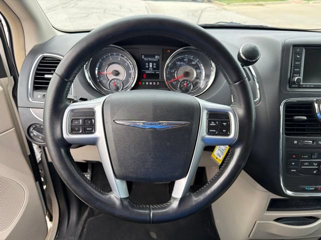 Used 2011 Chrysler Town & Country Touring-L FWD image 19