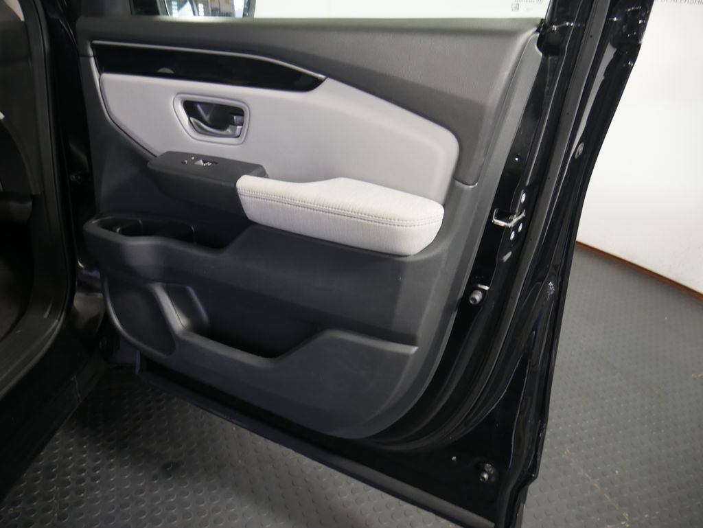 Used 2023 Honda Pilot LX image 5