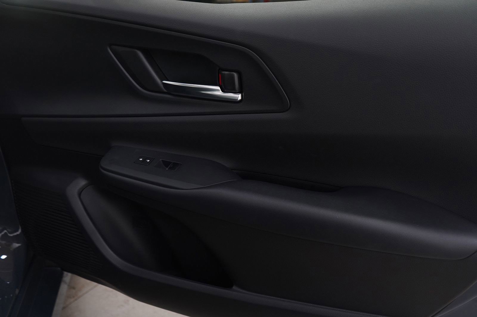 Used 2025 Toyota Prius Plug-In Hybrid image 12