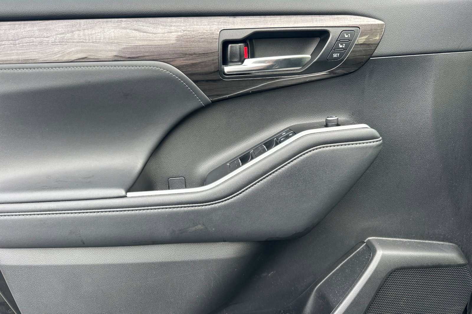 Used 2022 Toyota Highlander Limited image 11