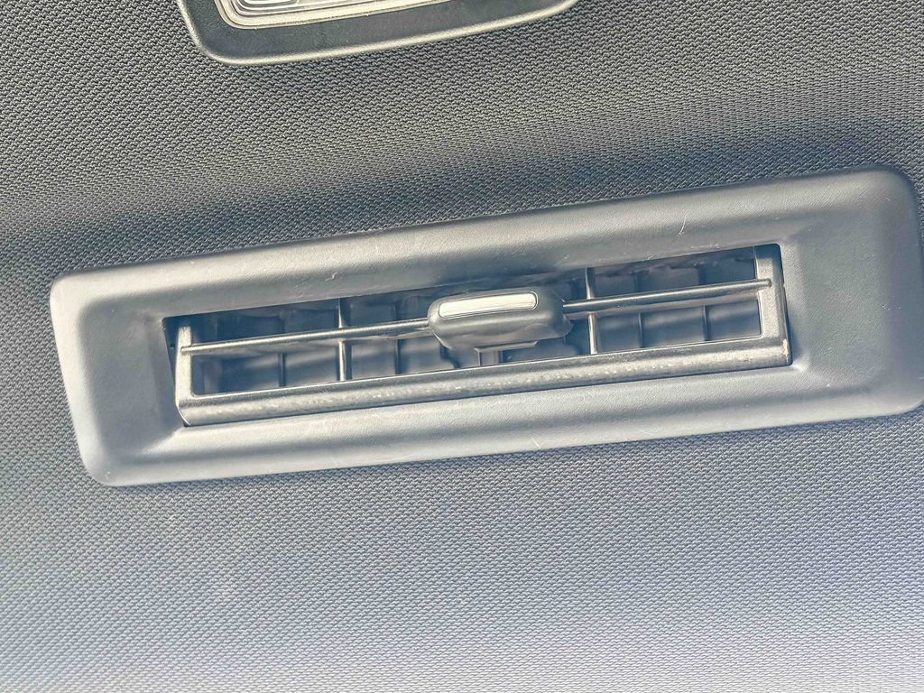 Used 2022 GMC Yukon XL AT4 image 26