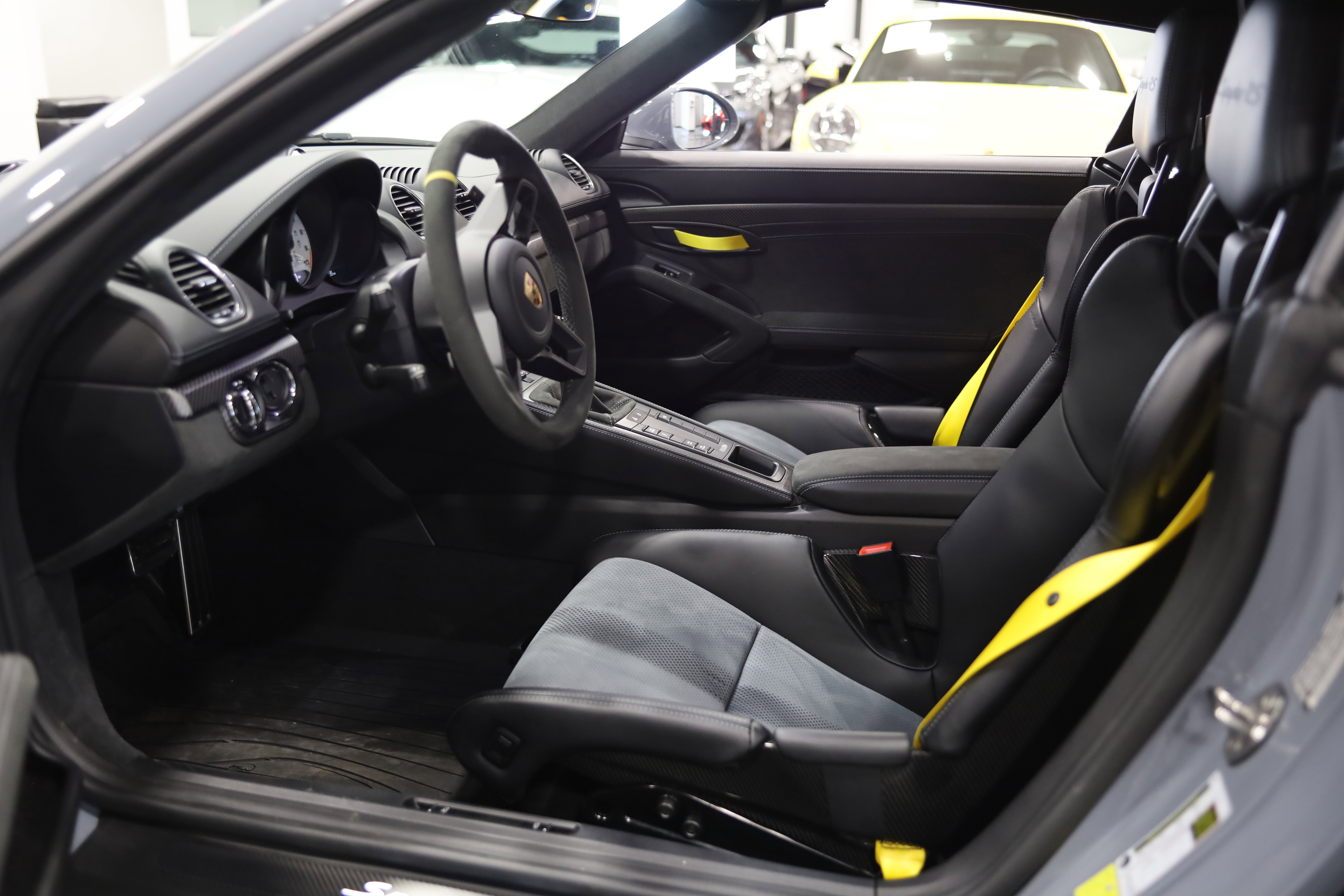 Used 2025 Porsche 718 Boxster Spyder RS w/ Chrono Package RWD image 17