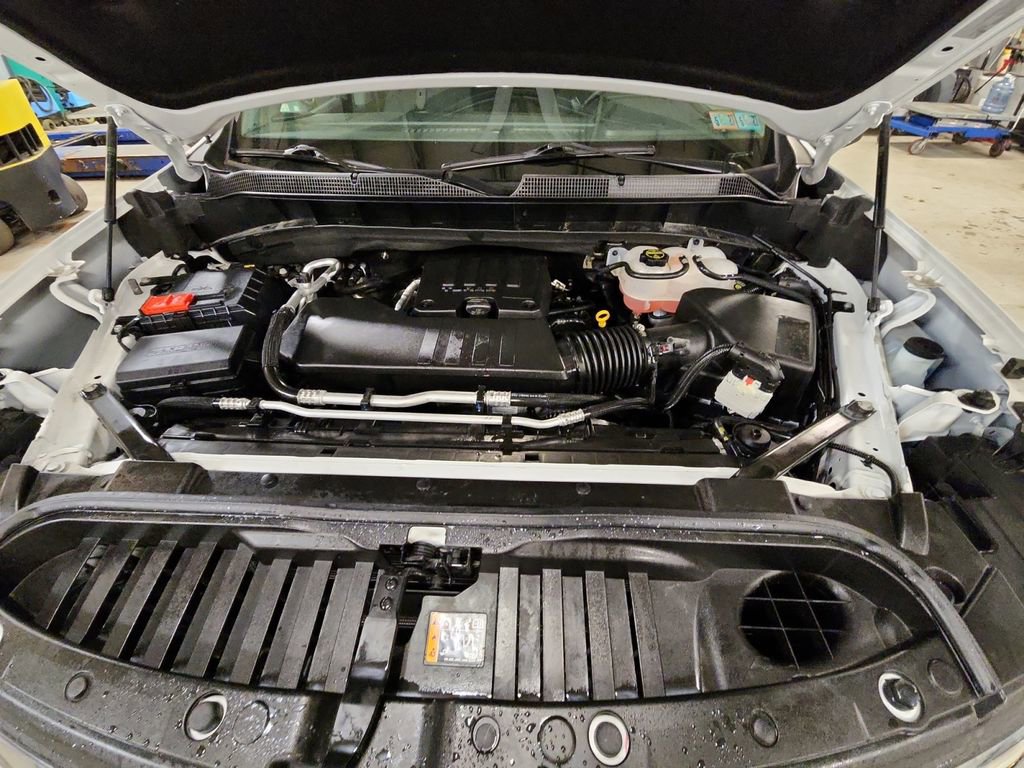 Certified 2025 Chevrolet Silverado 1500 LT AWD/4WD image 27