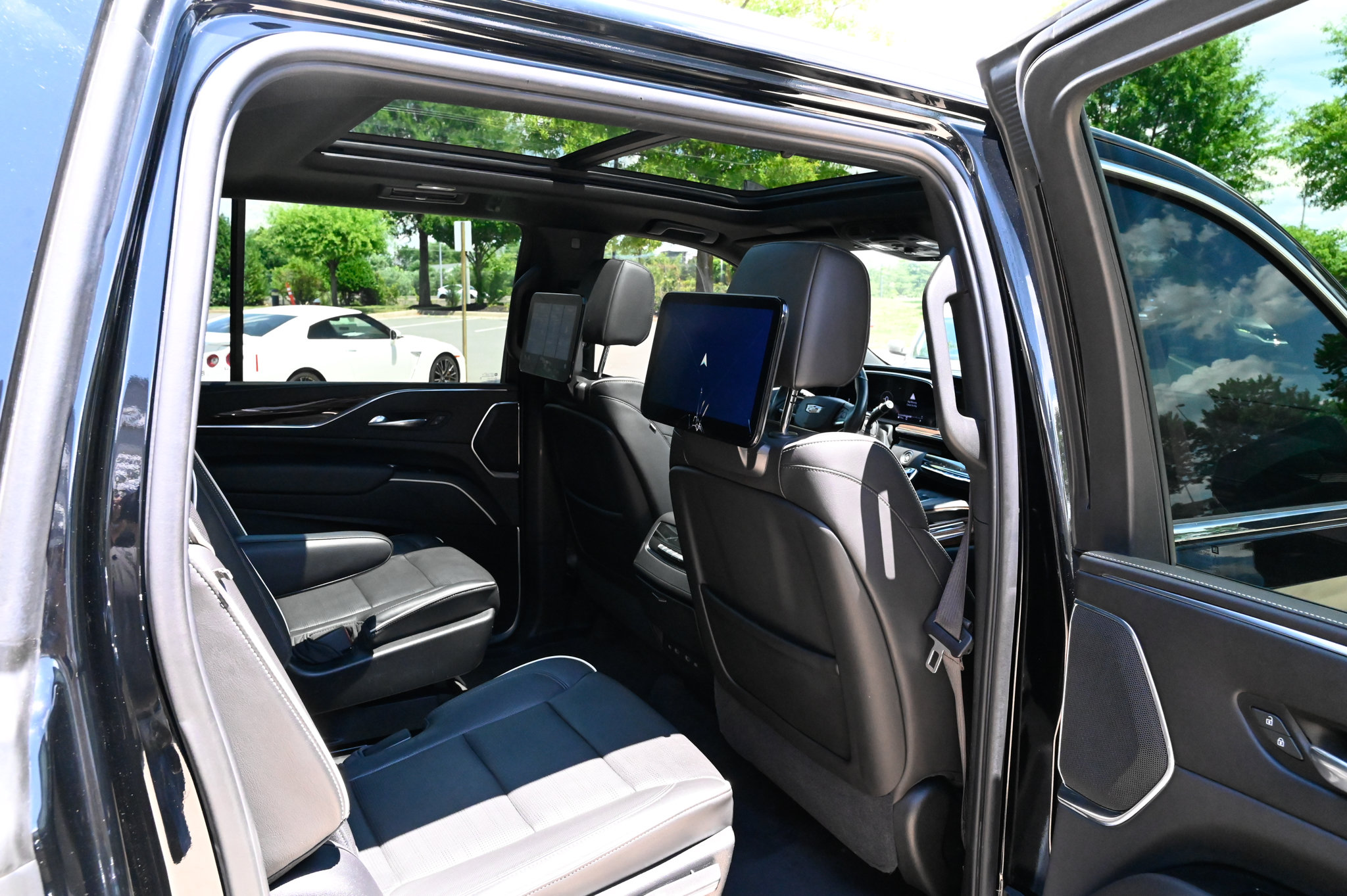 Used 2021 Cadillac Escalade ESV Premium Luxury AWD/4WD image 45