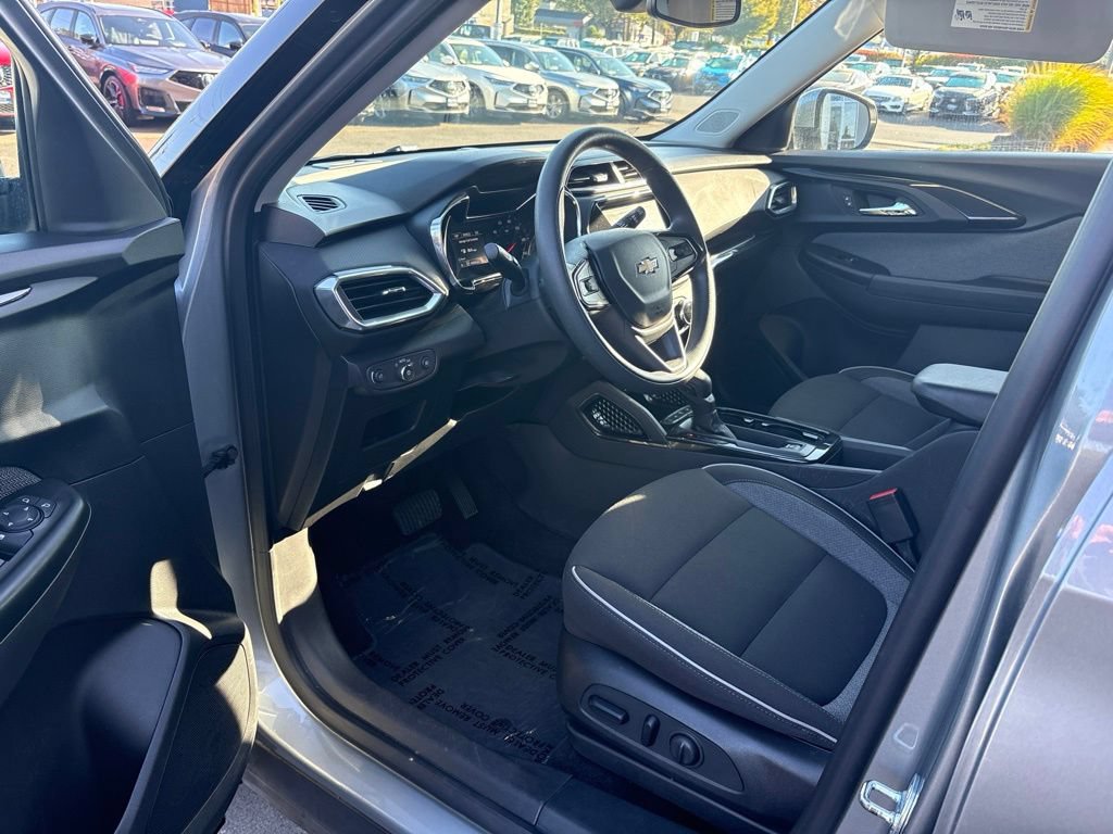 Used 2023 Chevrolet TrailBlazer LT w/ Convenience Package AWD/4WD image 13