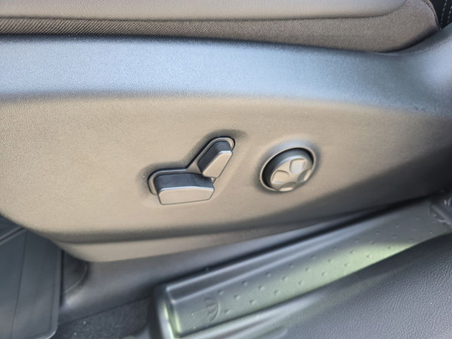 New 2026 Chrysler Voyager LX FWD image 22