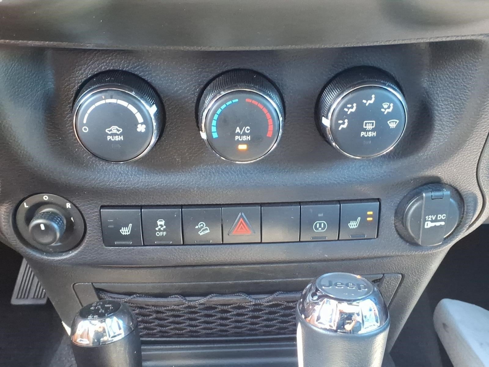 Used 2016 Jeep Wrangler Unlimited Sahara AWD/4WD image 19