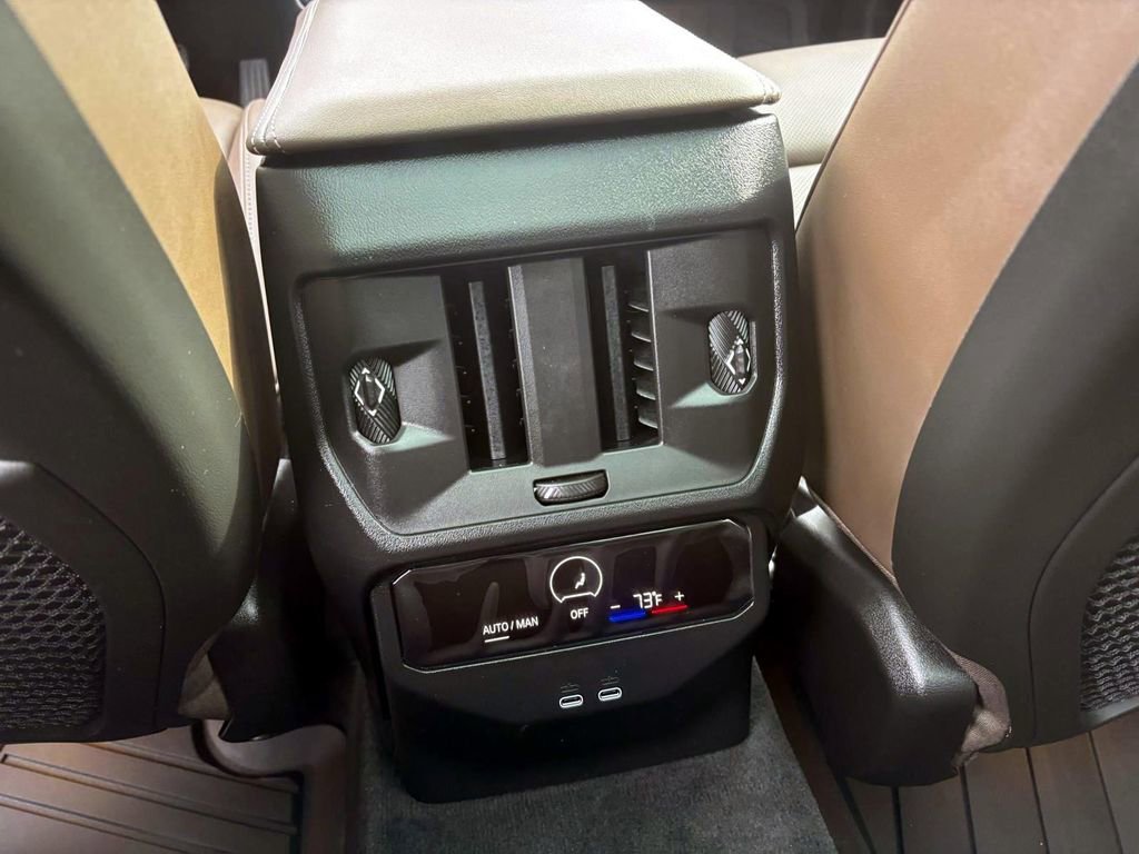 Used 2025 BMW X3 xDrive30i w/ Premium Package image 32