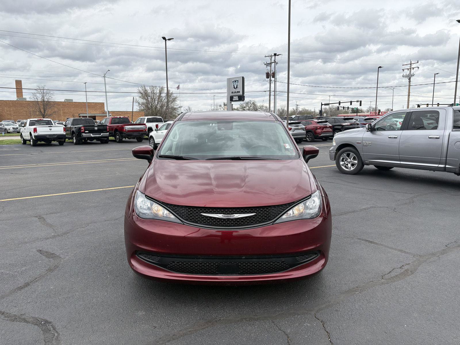 Used 2023 Chrysler Voyager LX image 20