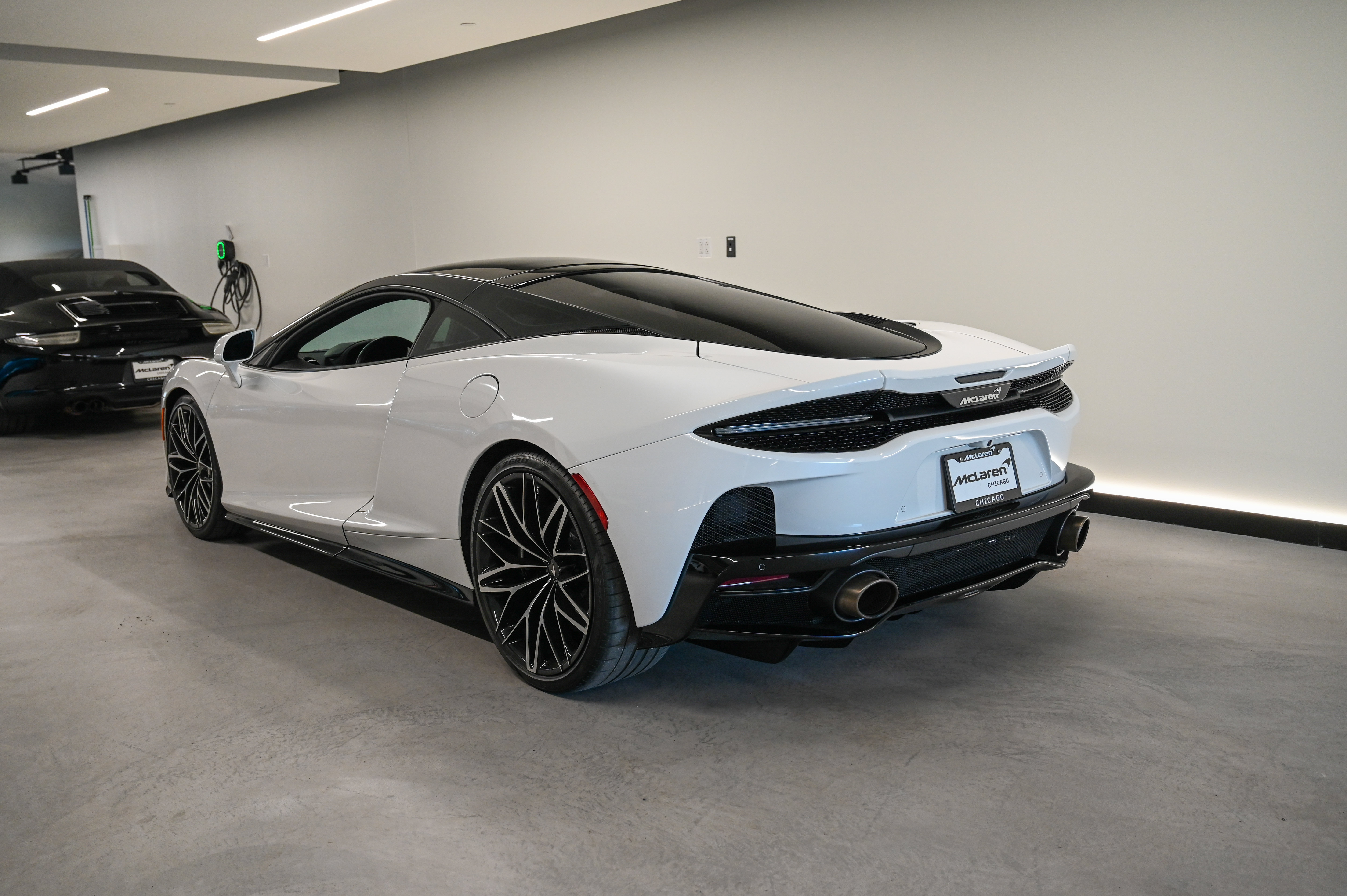Used 2023 McLaren GT RWD image 15