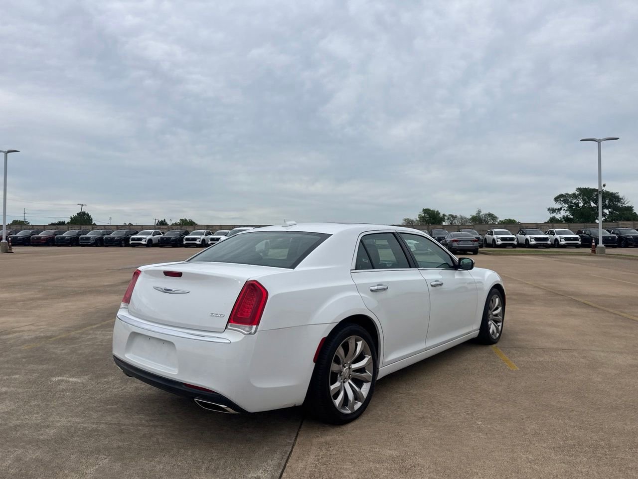 Used 2020 Chrysler 300 Limited RWD image 21