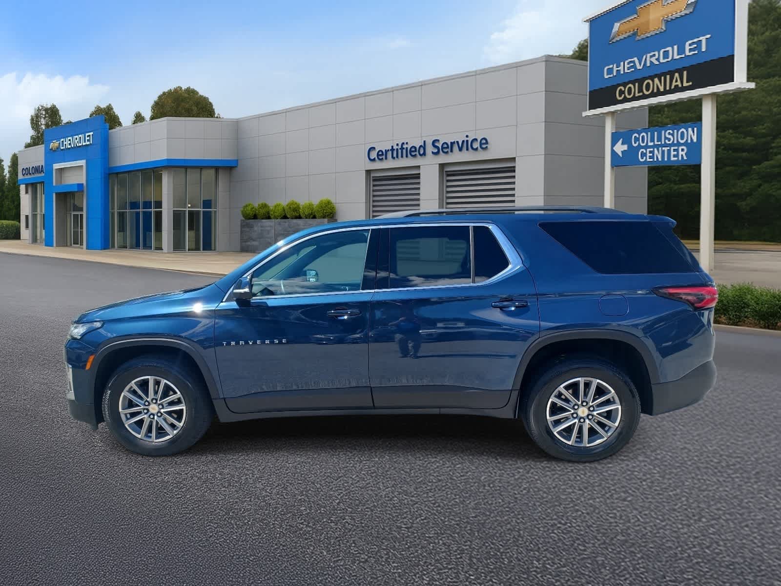 Used 2023 Chevrolet Traverse LT w/ Rear Camera Mirror Package AWD/4WD image 6
