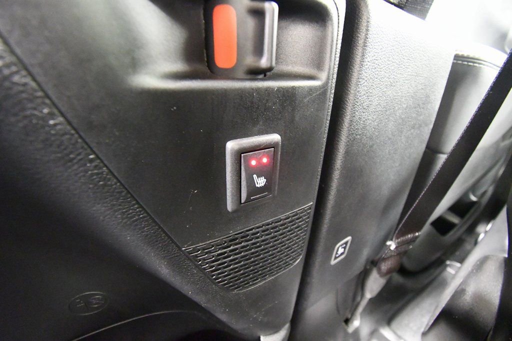 Used 2025 Chrysler Pacifica Limited image 17