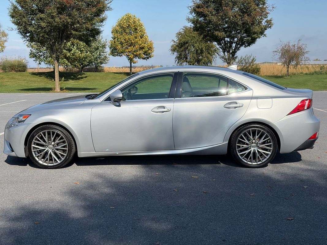 Used 2016 Lexus IS 300 AWD w/ Navigation System Package image 4