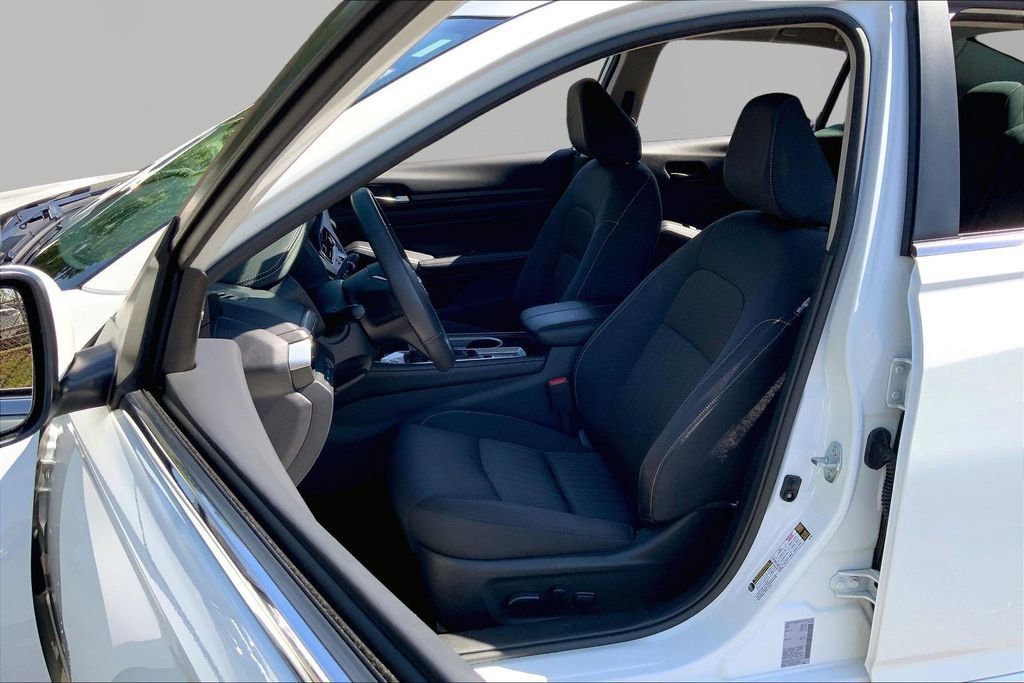 Used 2024 Nissan Altima 2.5 SV w/ SV Premium Package image 15