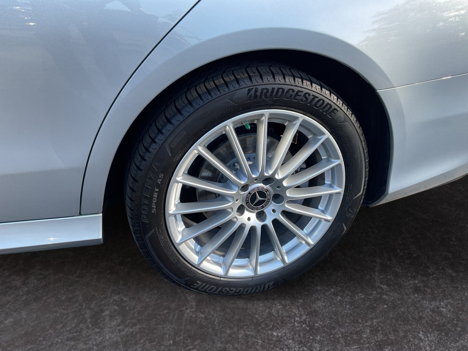 Used 2022 Mercedes-Benz E 350 Sedan image 9