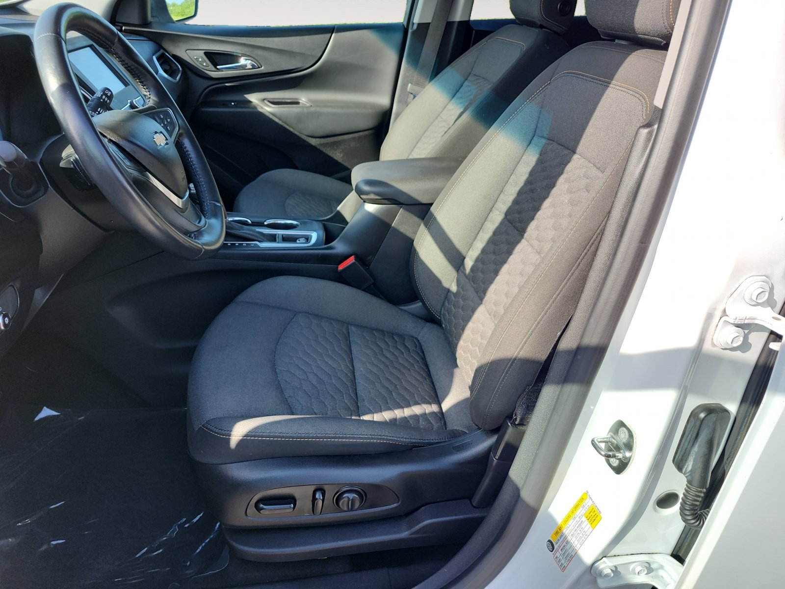 Used 2018 Chevrolet Equinox LT FWD image 9