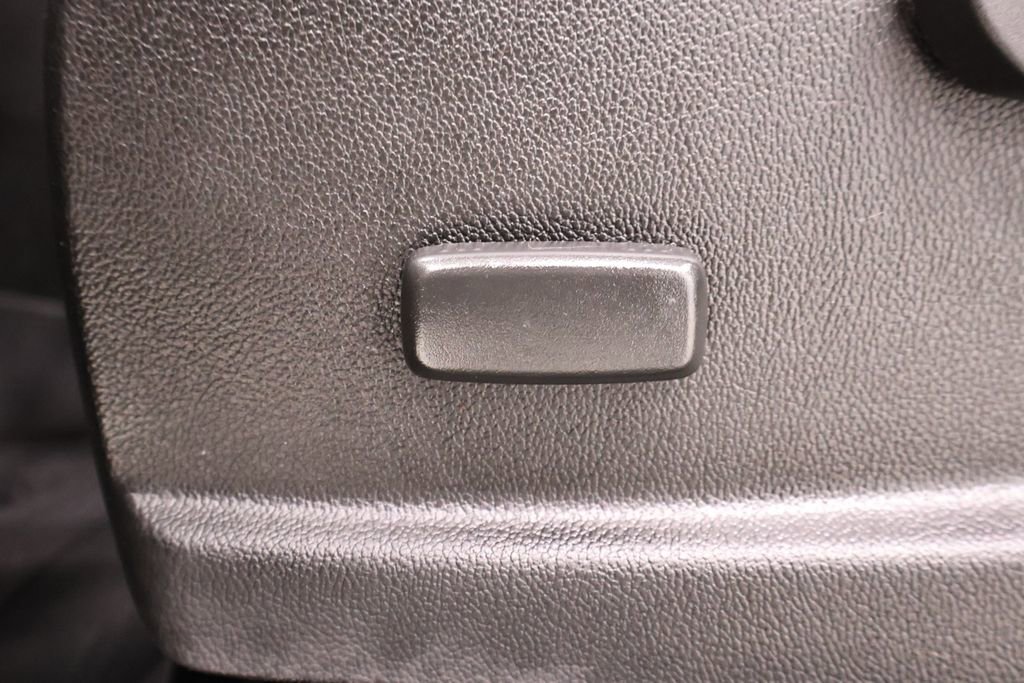 Used 2016 Chevrolet Colorado LT w/ LT Convenience Package image 13