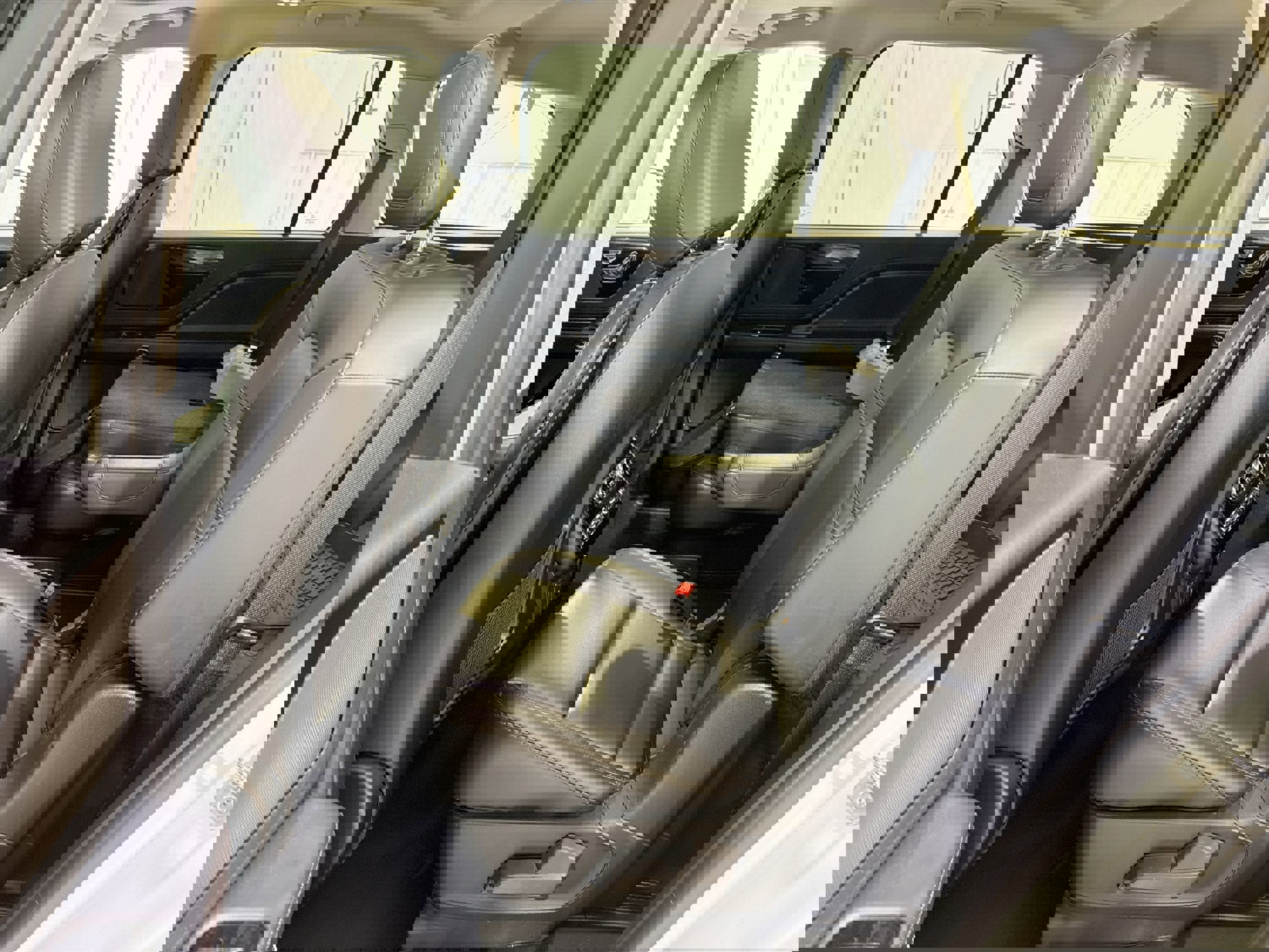 Used 2022 Lincoln Aviator AWD w/ Premium Package image 25