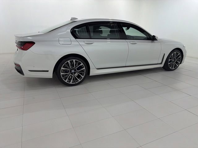 Certified 2022 BMW 750i xDrive w/ Luxury Rear Seating Package AWD/4WD image 6