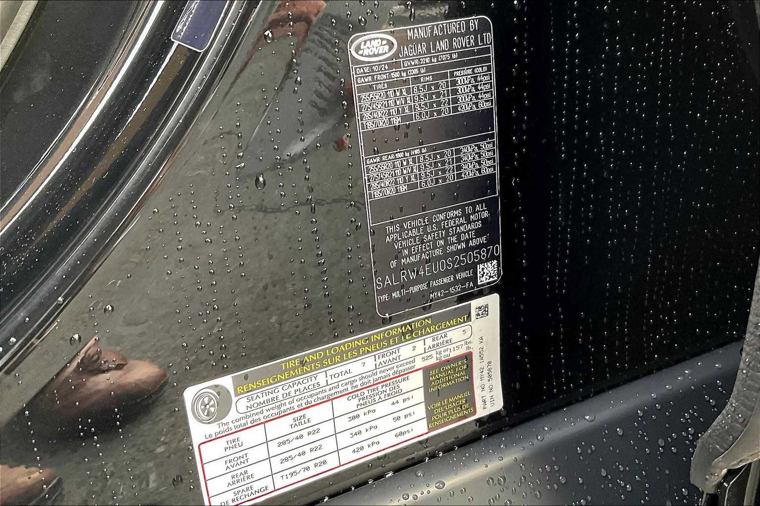 New 2025 Land Rover Discovery Metropolitan Edition image 36